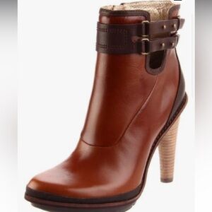 Tsubo Galvani Boots in chestnutt size  10